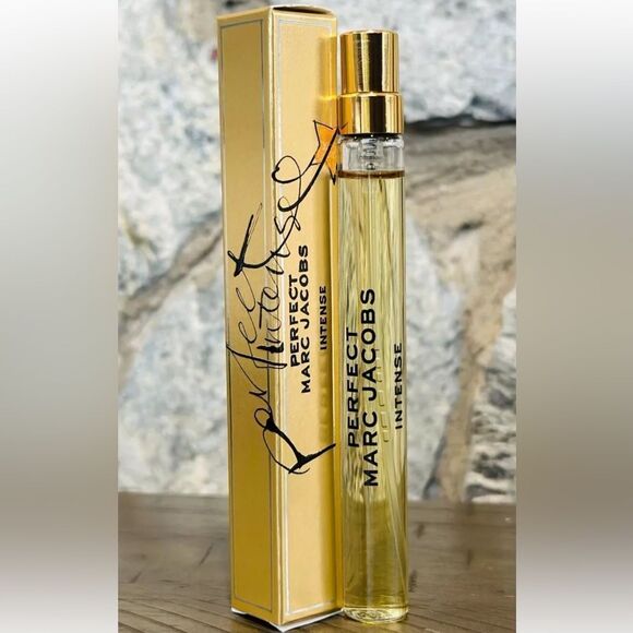 Marc Jacobs Perfect Intense
Travel Spray - Luxurious Elegance in Your Po… - Picture 10 of 17
